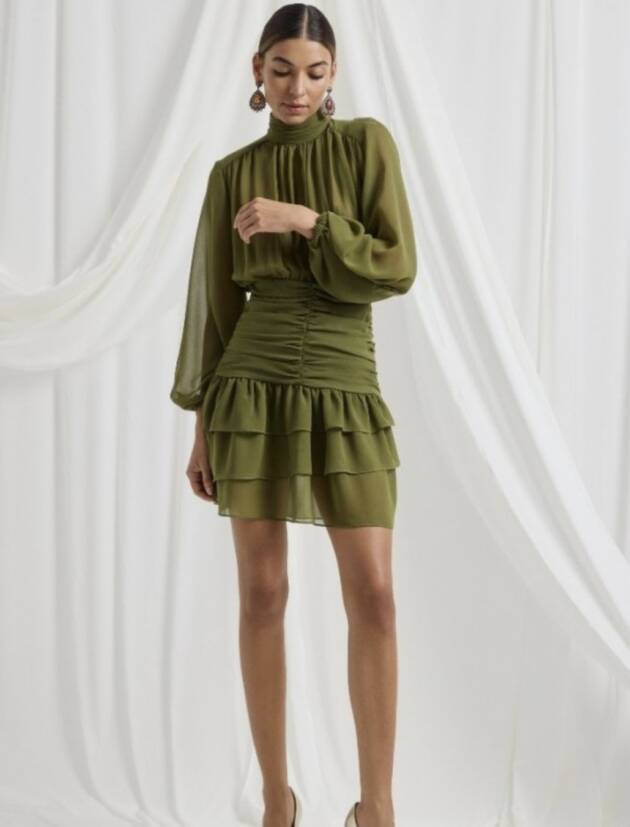 Λαδί φόρεμα μίνι με μοναστηριακό γιακά και βολάν