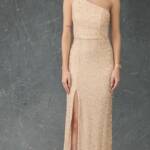 Μαξι βραδυνο φόρεμα μπεζ με χρυσές χάντρες και ενα ώμο4