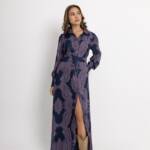 Φόρεμα μακρύ σεμιζιε σε απόχρωση μπλε με λαχούρια μωβ