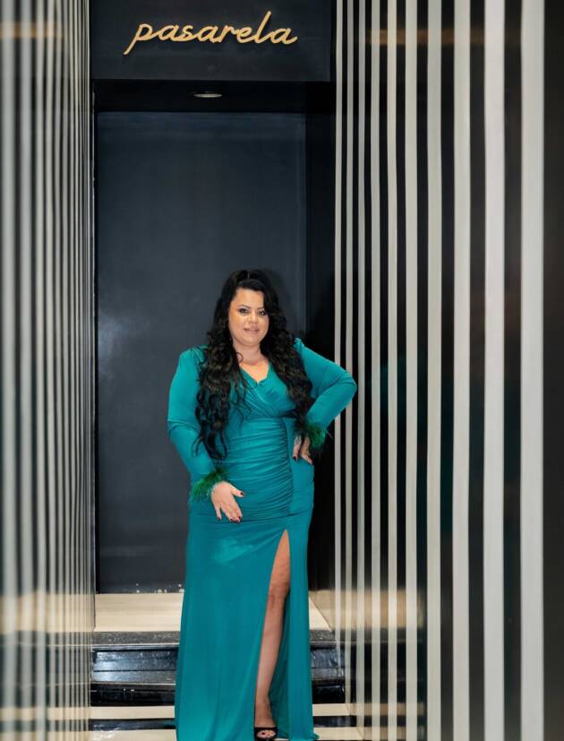 Plus size Μαξι γοργονε φόρεμα σε απόχρωση πράσινο με μακρύ μανίκι 3