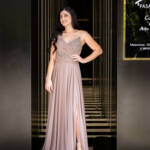 Μαξι αέρινο στραπλες φόρεμα σε μπεζ-πούρο χρώμα2