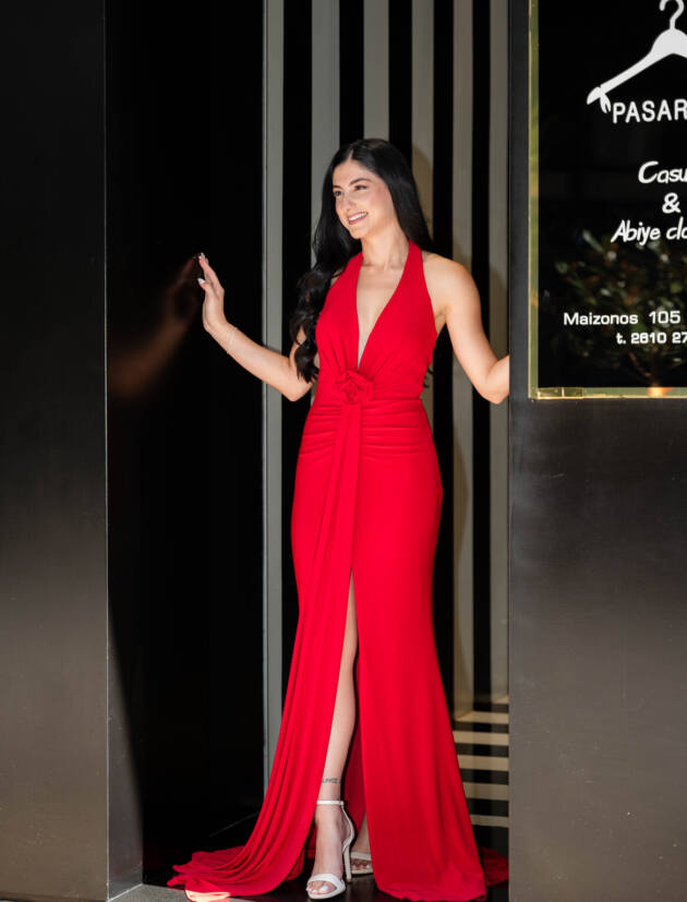 Μάξι γοργονε κόκκινο φόρεμα με halter neck