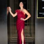 Μαξι γοργονε φόρεμα με έναν ώμο σε απόχρωση μπορντό1