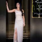 Μαξι γοργονε φόρεμα με έναν ώμο σε μπεζ απόχρωση2