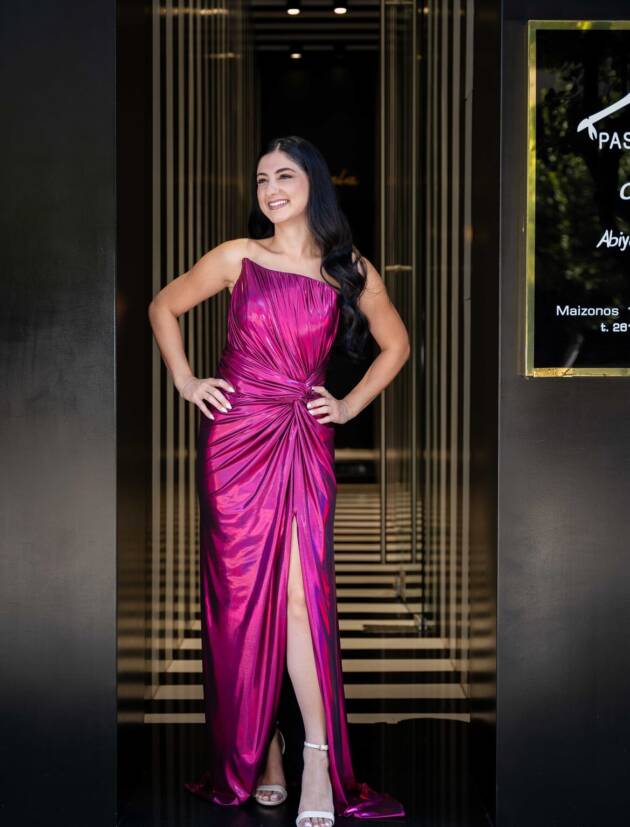 Μαξι γοργονε φόρεμα στραπλες σε μεταλλικό ύφασμα απόχρωση magenta3