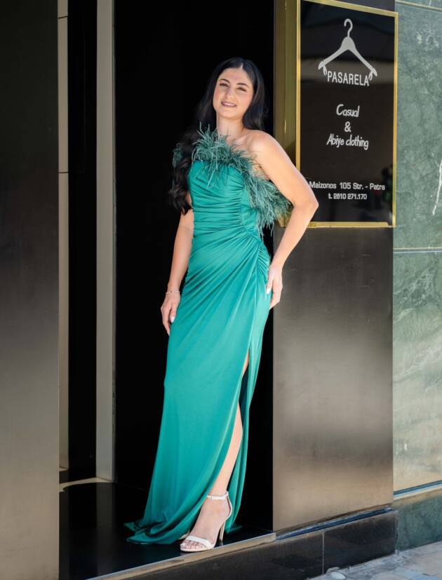 Μαξι ελαστικό φόρεμα με ένα ώμο σε σμαράγδι απόχρωση1