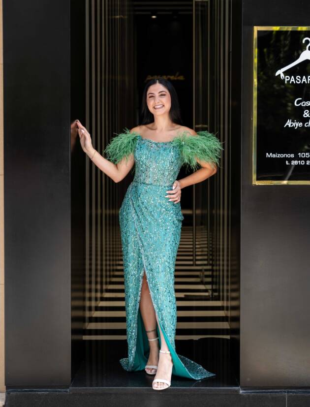 Μαξι στενό φόρεμα στραπλες από παγιετα και χάντρες σε απόχρωση πράσινο1