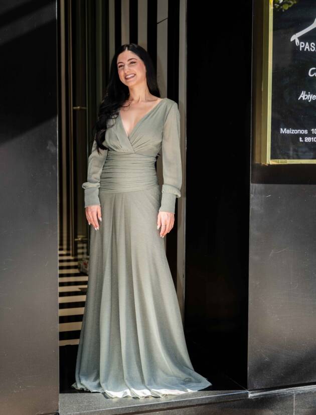 Μάξι φόρεμα λούρεξ σε στενή γραμμή και μακρυά μανίκια