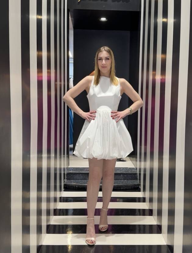 Μίνι-φόρεμα-μπαλούν-λευκό-μπροστά